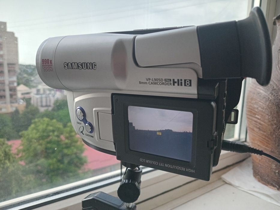 Видеокамера Samsung VP-L905D  (HI8)