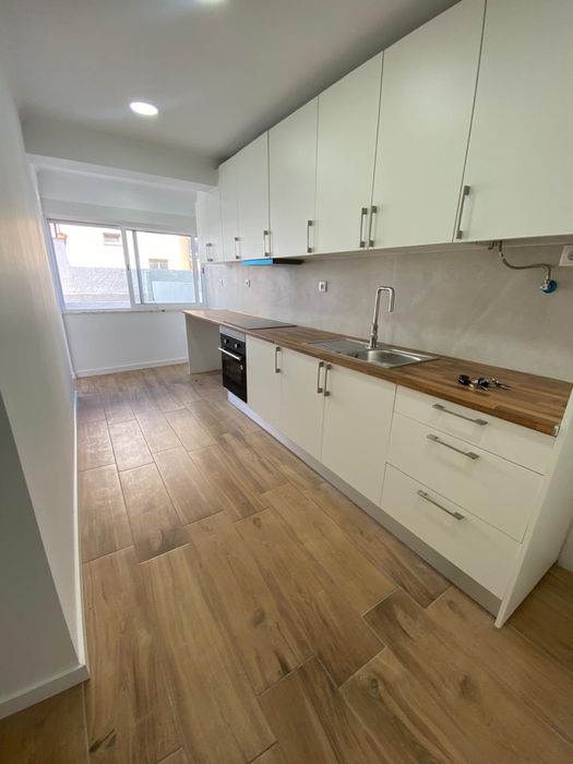 Arrendamento de quarto na Rua General Humberto Delgado, 13 Foros de Amora, Amora   400 €/mês