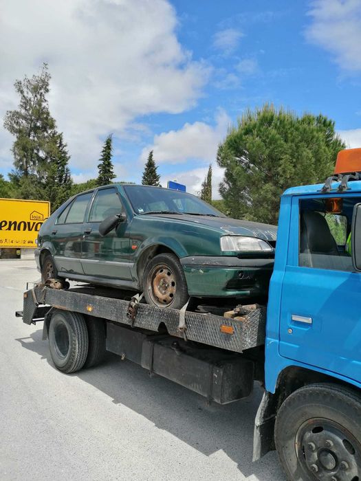 Carro Renault 19 de 1996 para peças