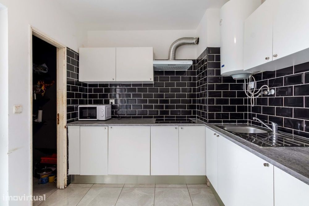 Apartamento T3+1 c/ Marquise em Santo António dos Cavaleiros