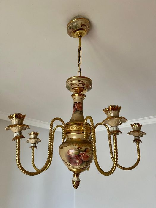 Vendo candeeiro de teto em porcelana maravilhoso