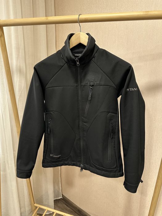 Жіноча софтшел куртка Columbia Titanium чорна розмір S б/у