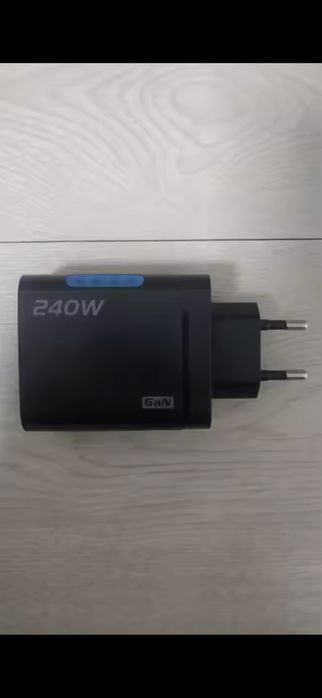 Potężna Ładowarka GaN 240W