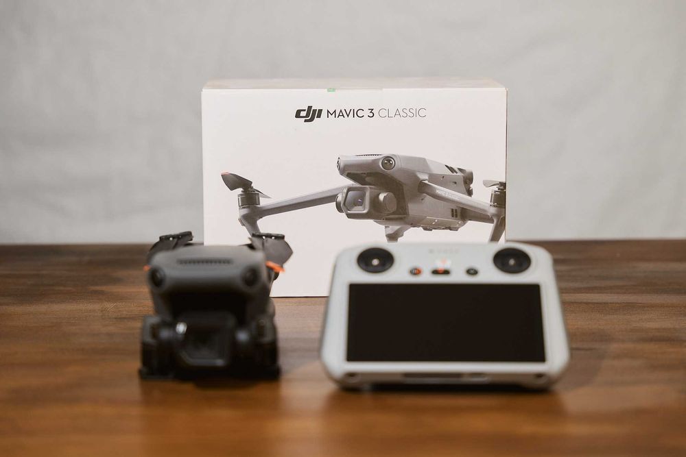 DJI Mavic 3 Classic + Comando RC + Bateria Extra + Filtros VND