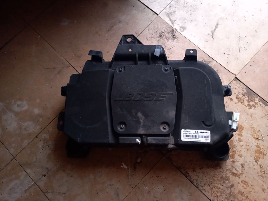 Subufer Bose Mazda 3 bk