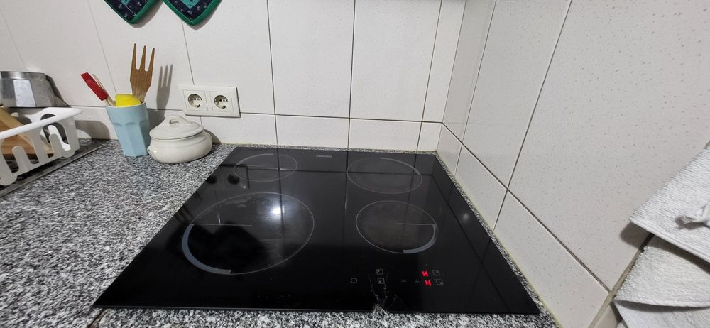 Placa vitrocerâmica Zanussi (vidro partido)