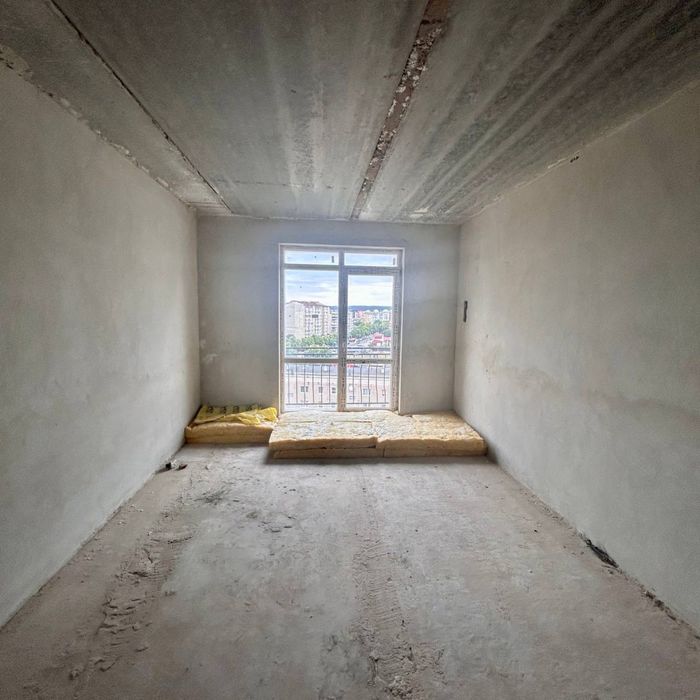 Продам велику  2-х кімнатну квартиру. Готова до ремонту