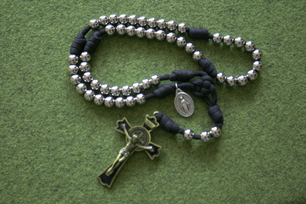 różaniec wojownika czarny krzyż maltański paracord 6