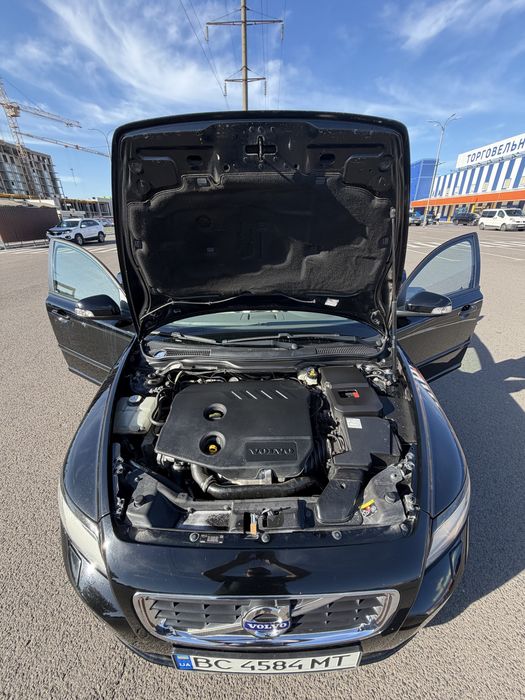 VOLVO V50 - 7300$
