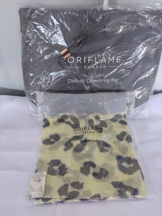 Mala Daffodil Drawstring e Echarpe (L)