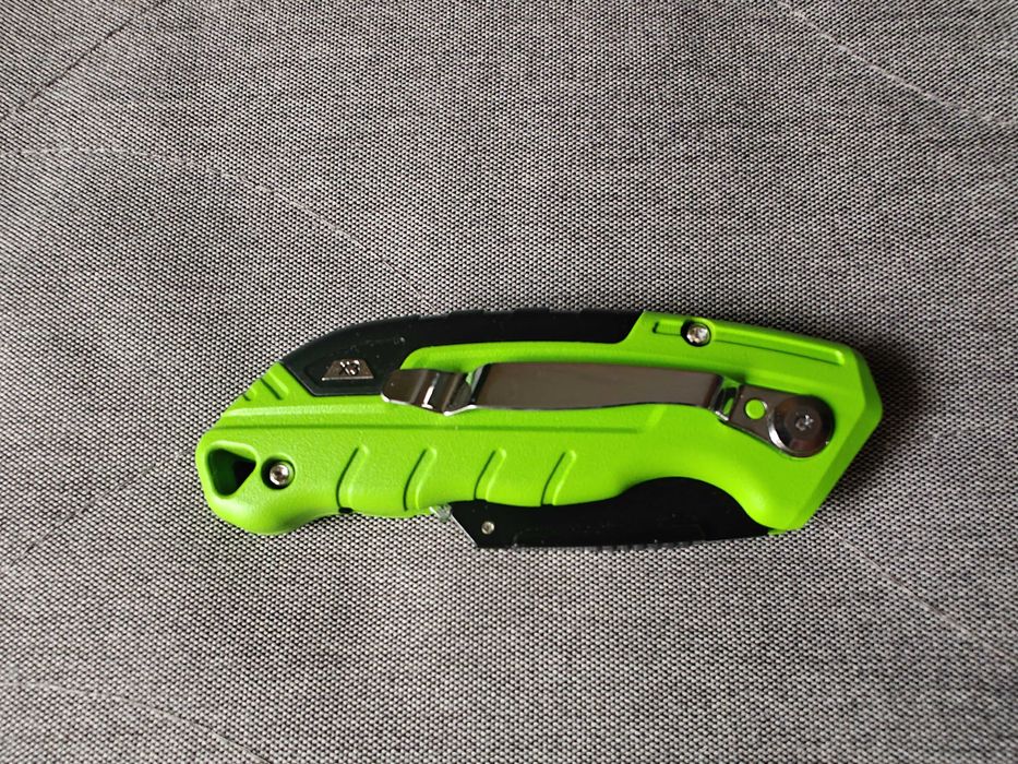 Nóż tapicerski 19 mm aluminiowy składany trapezowy Wuber do tapet