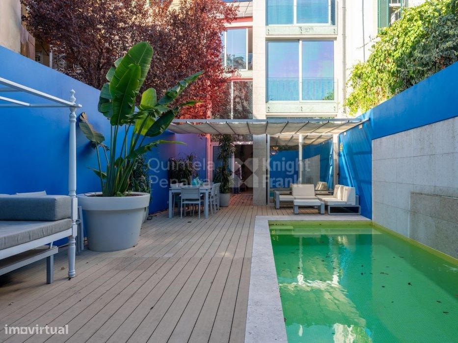 Prédio Unifamiliar T4+3 sem móveis para arrendar nas Amoreiras