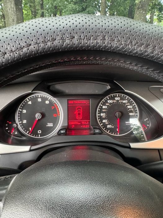 Ауді а4б8 , автомат , шкіра , 2.0 бенз
