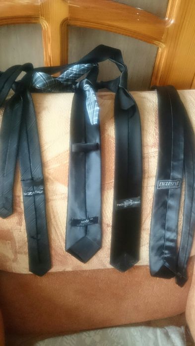 Продам Галстуки Мужские. Чёрные. Цена за 4