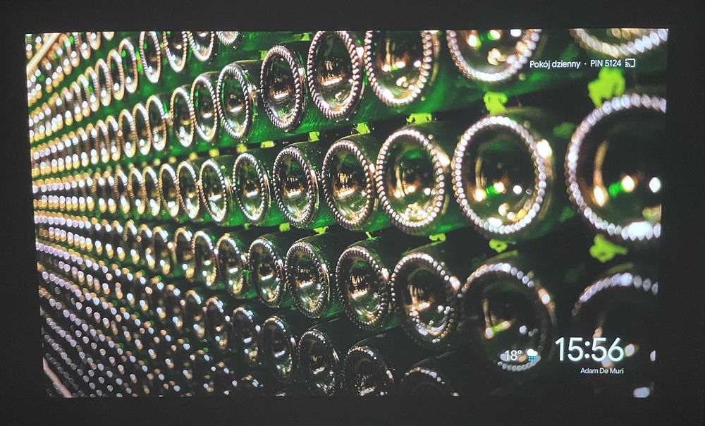 Projektor 4K BenQ TK800M (stan salonowy) + uchwyt sufitowy