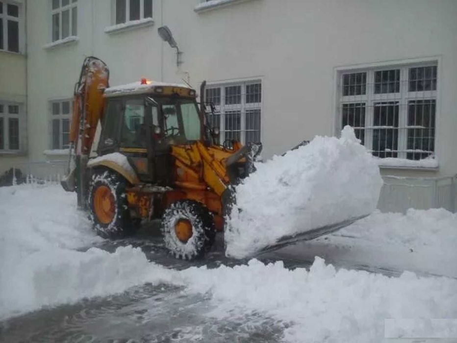 Odśnieżanie i wywóz śniegu z posesji, parkingów itp. Działamy 24/h !!!
