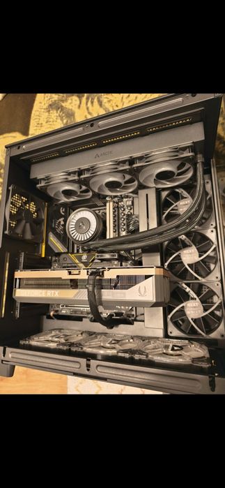 RTX 5090 Ryzen 9 9950X3D (entusiasta)