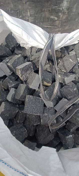 Бруківка гранітна колота покращена