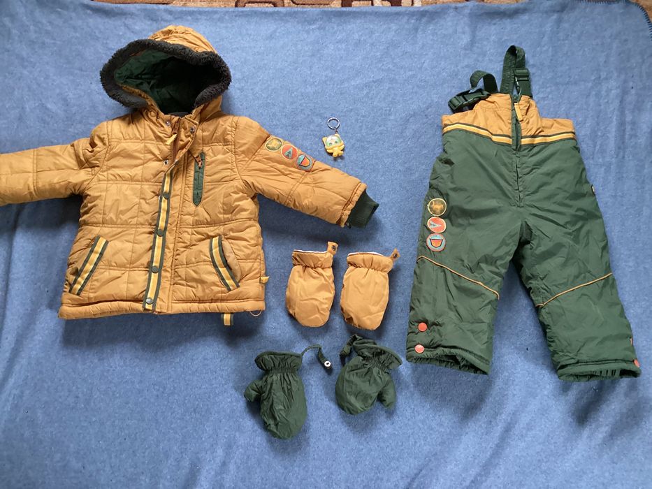 Куртка с комбинезоном  рукавичками мальчику
