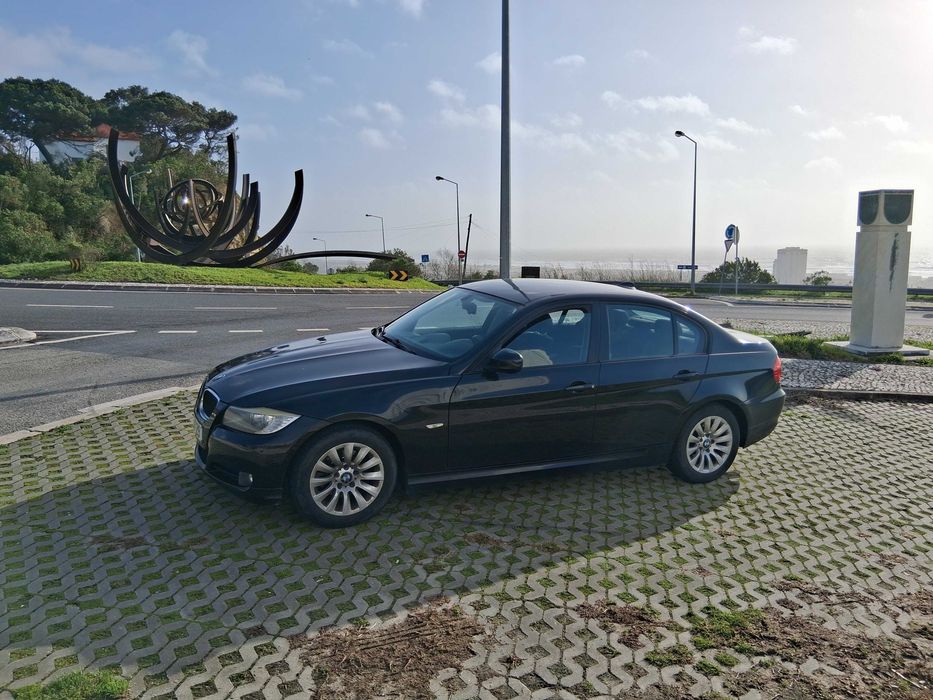 BMW 318D LCI impecável.