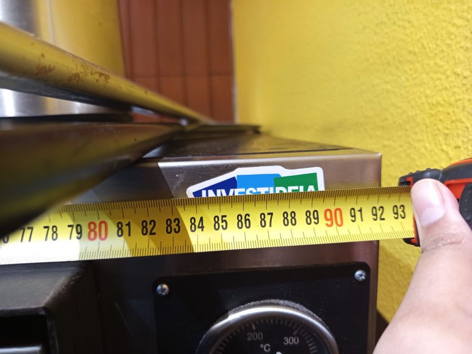 Forno de Pizza (90 × 80 × 60 cm (L × P × A)) + Eqipamentos + Suporte