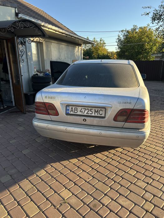 продаж автомобіль