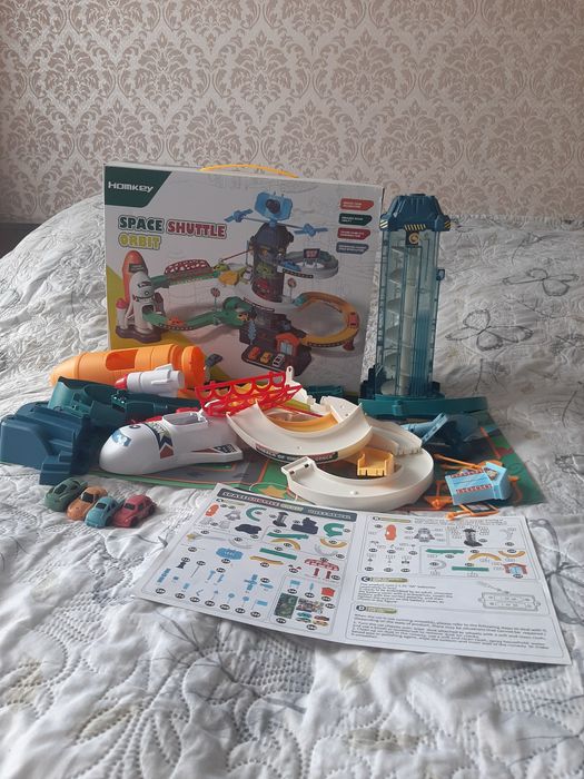 Дитяча парковка з ліфтом, космічна станція