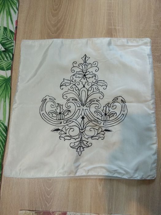 4 Ozdobne poszewki na poduszki