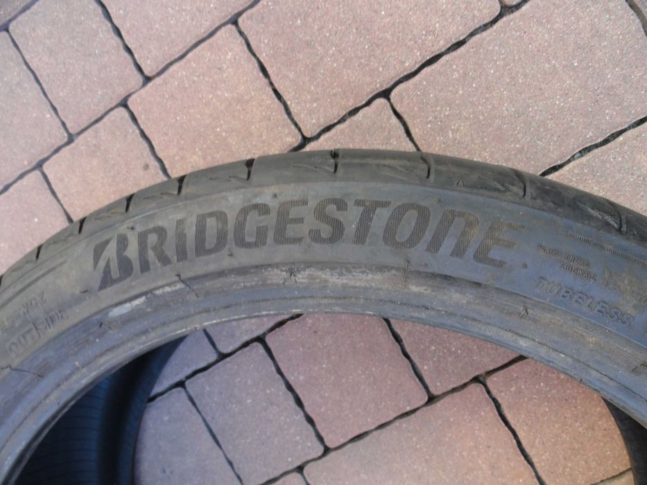 225/40R19 Bridgestone 2 sztuki LATO 2023 rok