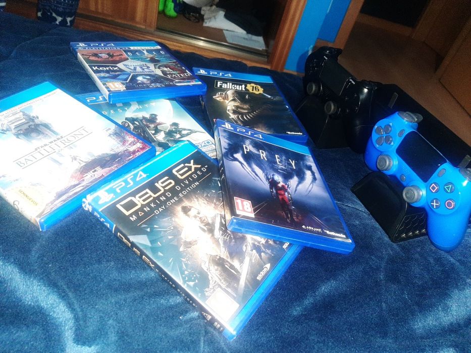 Ps4 com Comandos jogos e base para carregar