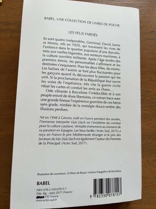 Livro em francês : Les Yeux fardés