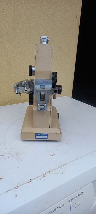 Microscópio antigo