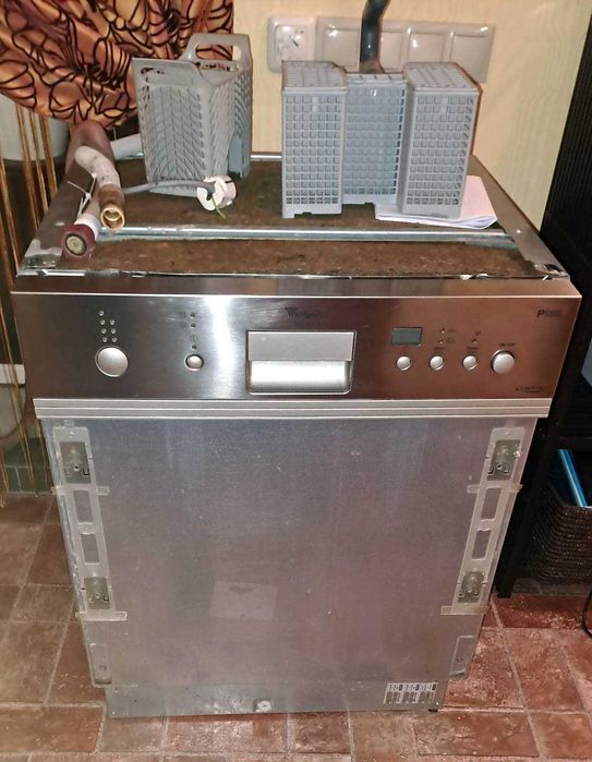 Посудомийна машина Whirpool 69