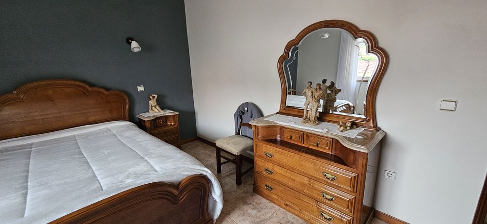 Conjunto Quarto - Cama, mesas cabeceira e cómoda