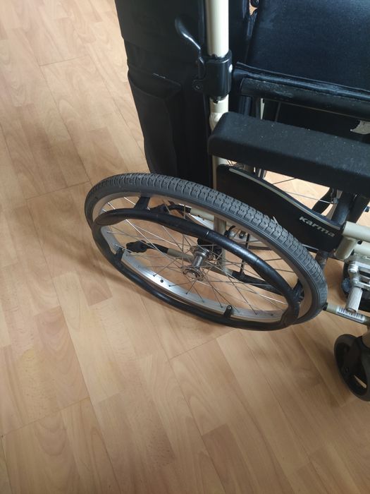 Cadeira de Rodas Dobrável + Almofada