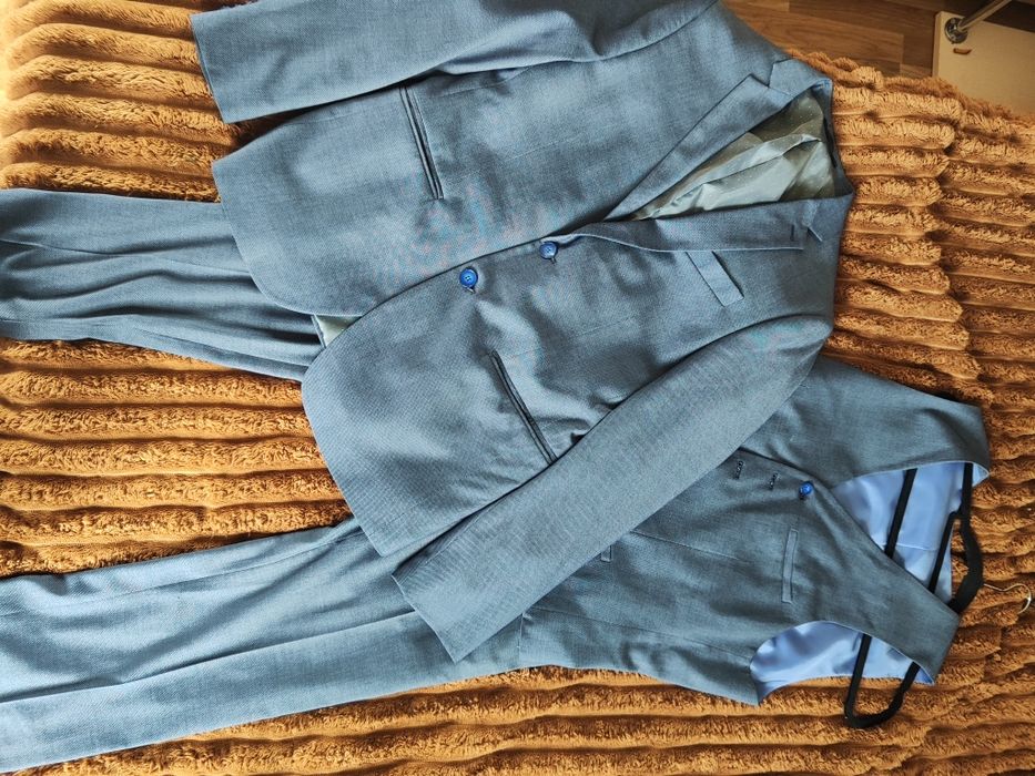 Чоловічий костюм трійка