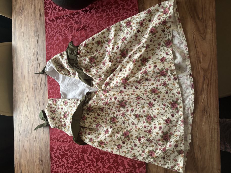 Dois Vestidos, 7/8 anos. Portes grátis