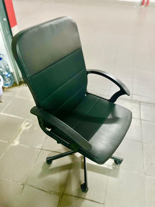 Cadeira de escritório como nova