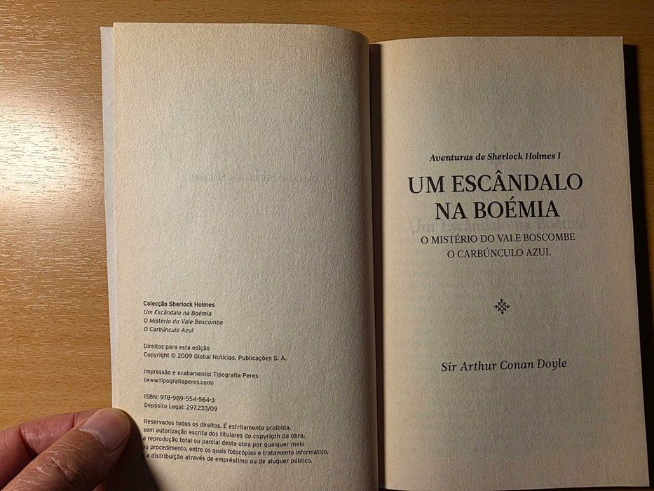 2 livros das Aventuras de Sherlock Holmes de Sir Arthur Conan Doyle