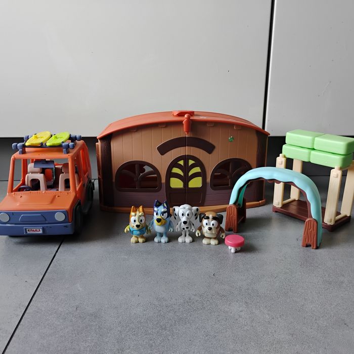 Bluey zestaw auto domek