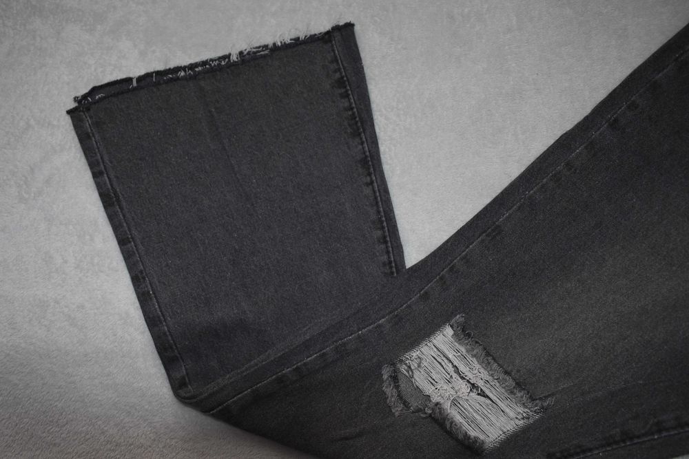 Jeansy Damskie Szare z przetarciami rozszerzane elastyczne r. M