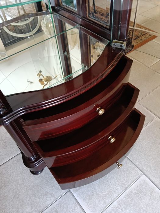 Móvel  /  Vitrine