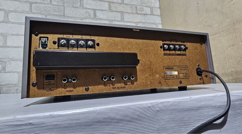 FM/AM  Стерео ресивер WEGA PSS-200R +1, 2×40 Вт б/у з Німеччини