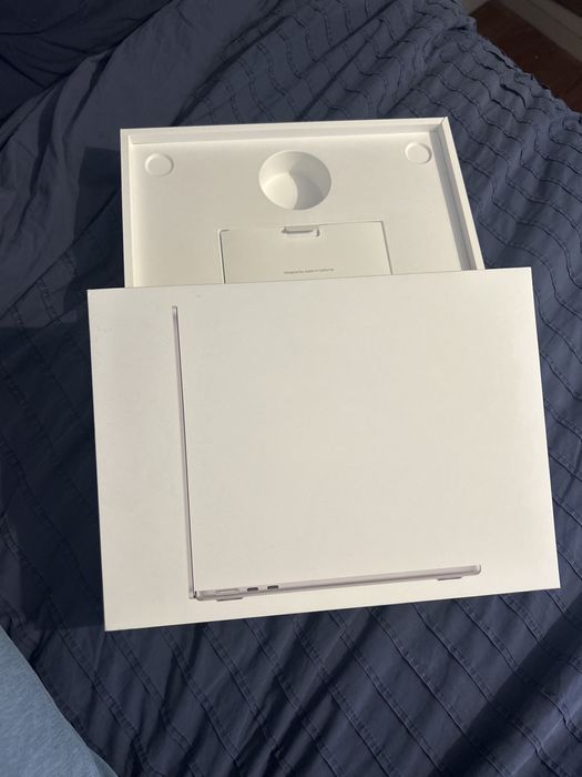 MacBook Air 2025 13' M4 16GB 512GB