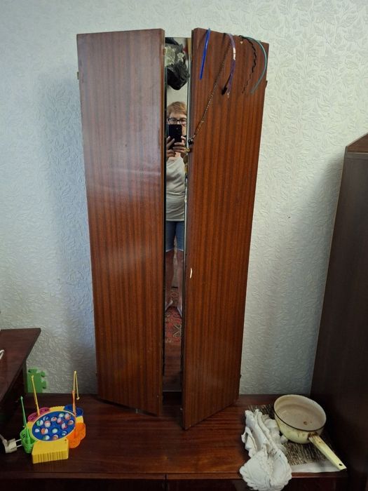Продам Шкаф и трельяж