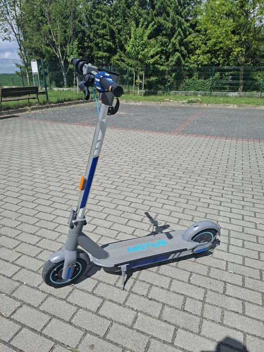 Motus Scooty 10 Plus