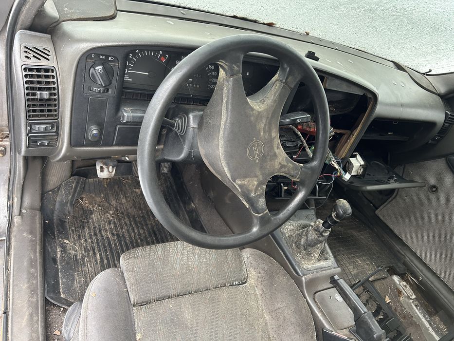 Продам Опель цілою бо по запчастинах Є Декілька варіантів