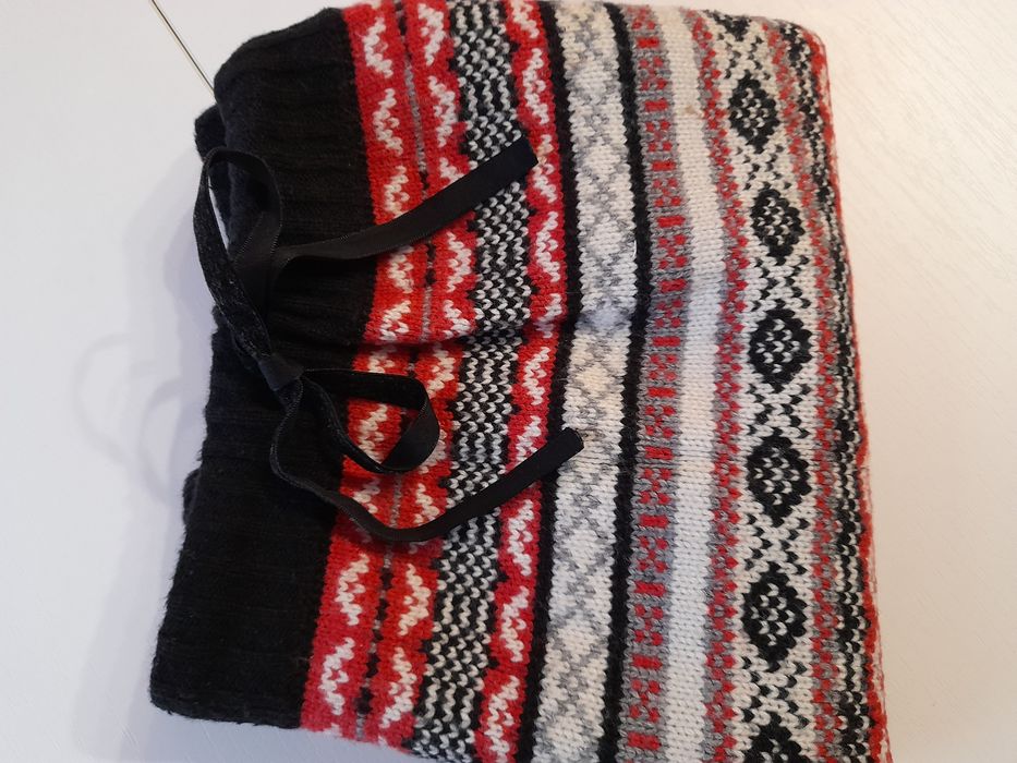 Zimowa mini spódnica ciepła czarna czerwona rozm  M