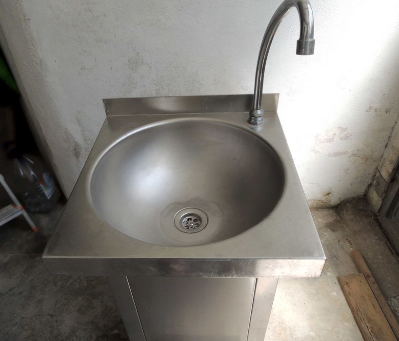 Lavatório / Lava-mãos Industrial Inox de Pé com Pedal