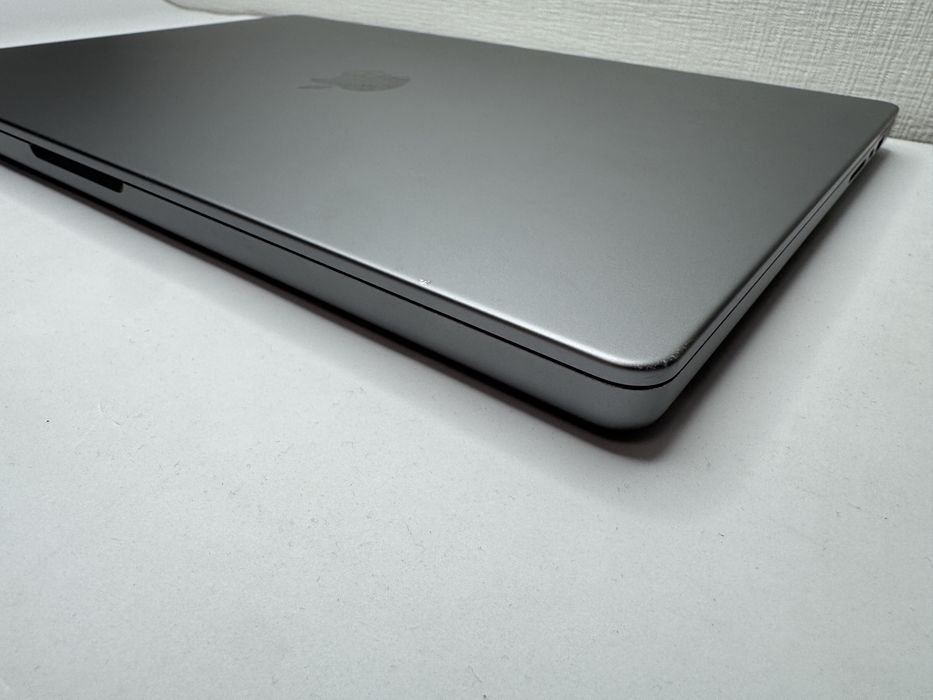 MacBook Pro Retina 16 2021 M1 Pro 16GB,512Gb SSD Space